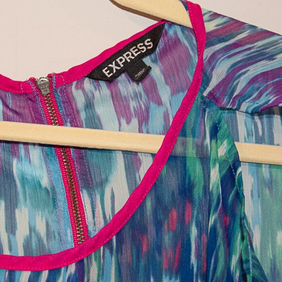 Express cold shoulder sheer top/cover up Size Large - Picture 2 of 4